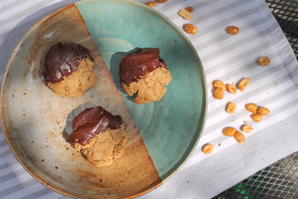 chocolate dipped peanut butter cookies